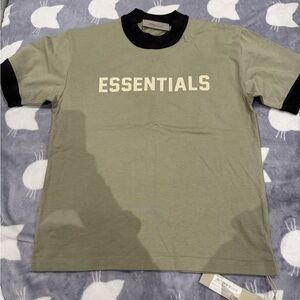 Essentials big kids size L Green T-Shirt for for women Xs/s